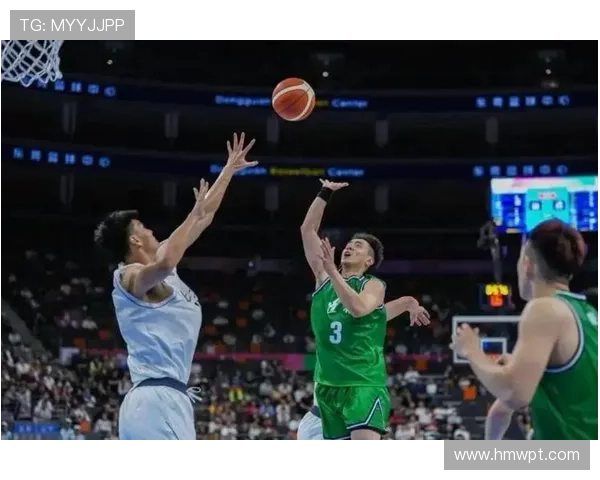 中国男篮强势逆袭击败澳大利亚 决胜局展现顽强拼搏精神